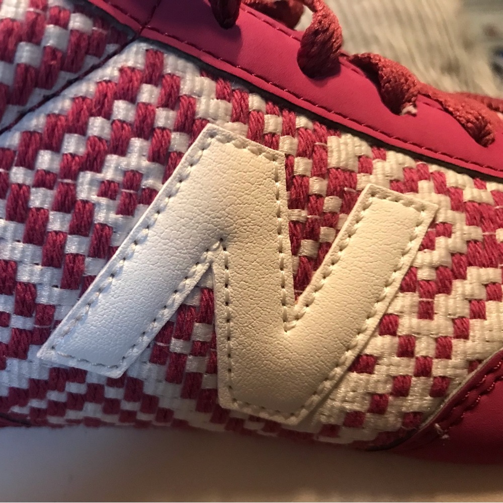 NIB rare new balance 501 ripple sole shoe